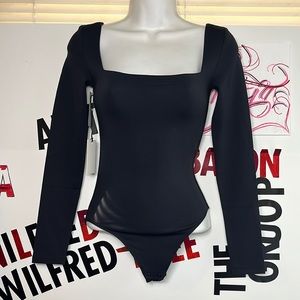 Aritzia color black Contour Longsleeve Bodysuit 8758